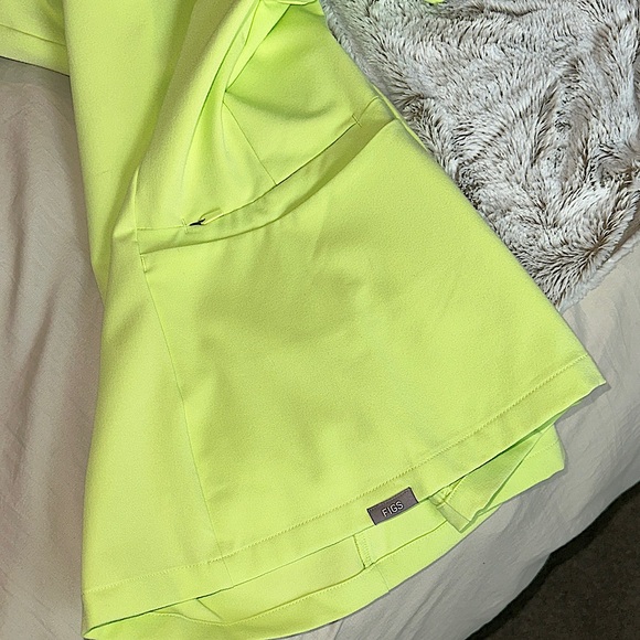 Figs Lime Green Scrub Set - Picture 6 of 8